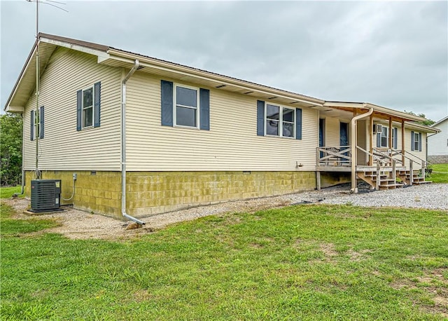 239 Mc 7043, Flippin, AR 72634 - view of home's exterior featuring a porch, a lawn, and central AC unit