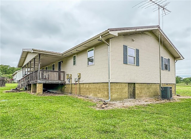 239 Mc 7043, Flippin, AR 72634 - view of side of home featuring a lawn and central air condition unit