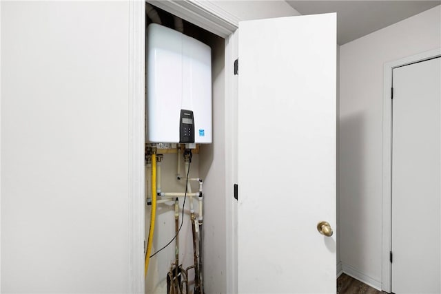806 W 3rd St, Russellville, AR 72801 - utilities with water heater