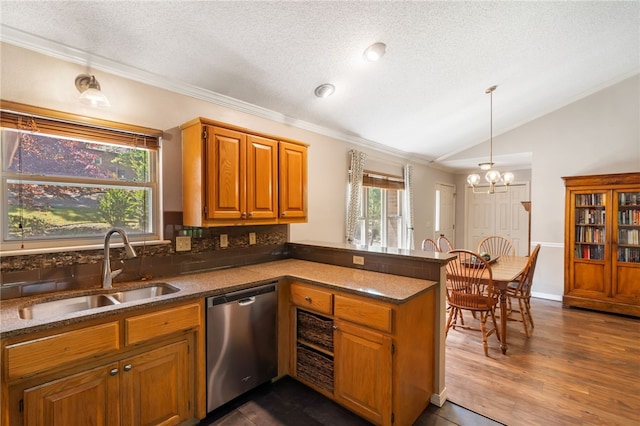 10 Forfar Cir, Bella Vista, AR 72715 - kitchen with stainless steel dishwasher, a sink, vaulted ceiling, a peninsula, and crown molding