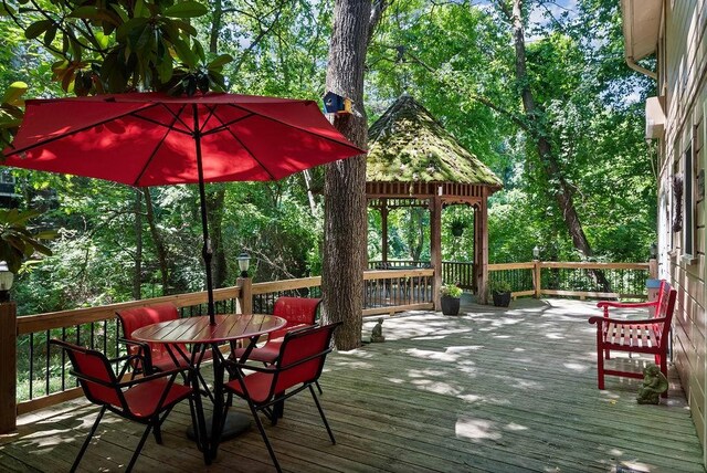 35 Kingshighway, Eureka Springs, AR 72632 - wooden deck with outdoor dining area