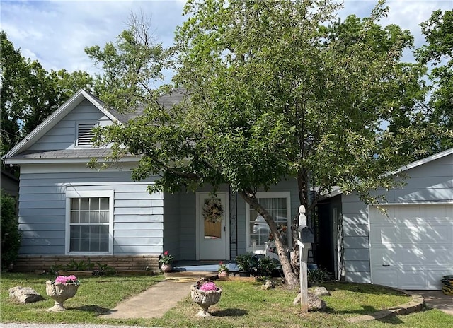 615 E Electric St, Rogers, AR 72756 - view of front facade featuring a garage and a front yard
