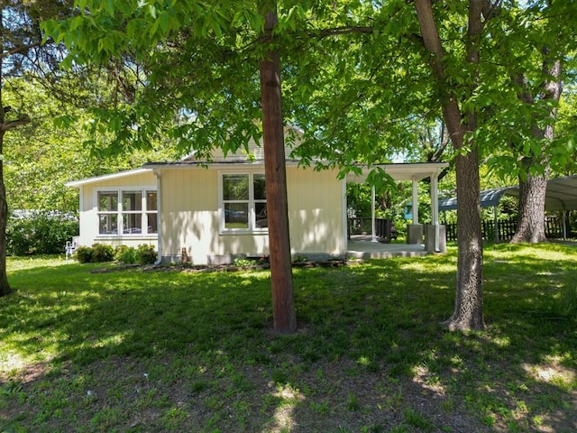 1230 W Mount Comfort Rd, Fayetteville, AR 72703 - view of front of home with a front yard