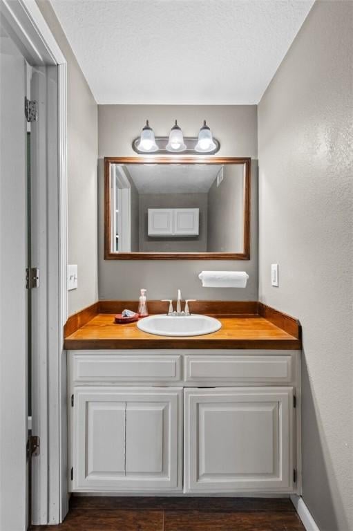 6 Rivercliff Rd, Rogers, AR 72756 - bathroom featuring vanity