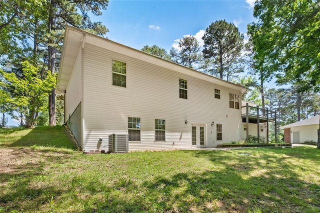 6 Rivercliff Rd, Rogers, AR 72756 - back of property with a yard and french doors