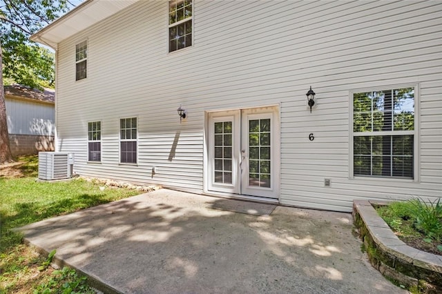 6 Rivercliff Rd, Rogers, AR 72756 - back of house with a patio
