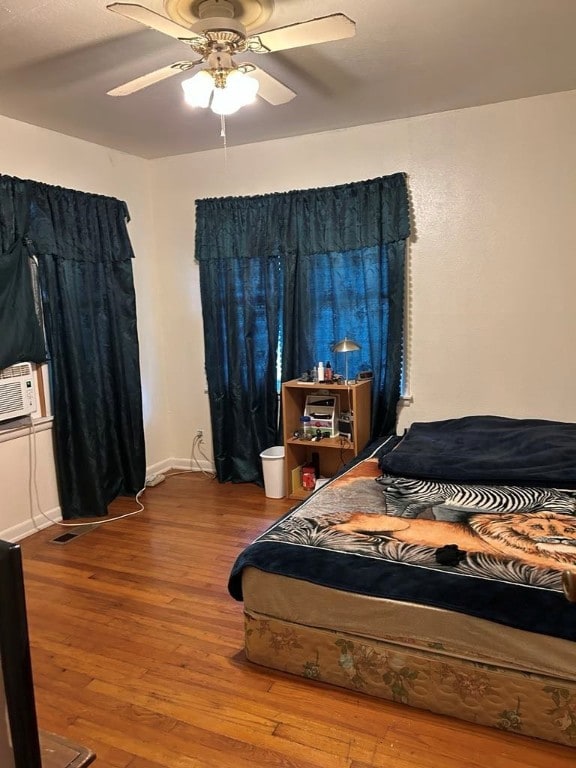1002 N Pleasant St, Springdale, AR 72764 - bedroom with wood finished floors and a ceiling fan