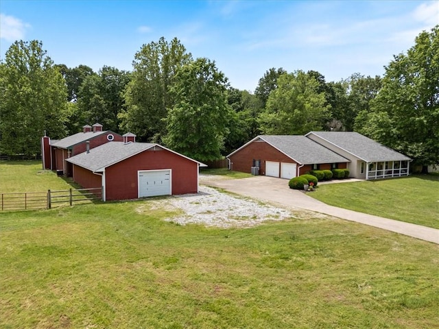 view of yard featuring a detached garage and an outdoor structure