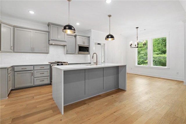 17 Winters Dr, Bella Vista, AR 72714 - kitchen featuring gray cabinets, stainless steel appliances, decorative backsplash, a sink, and recessed lighting