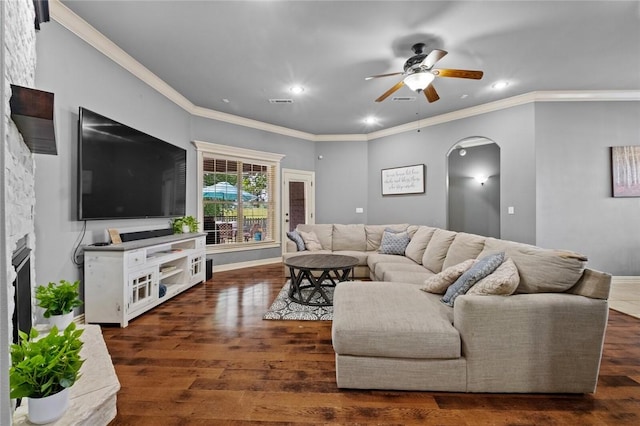 living area with arched walkways, ceiling fan, recessed lighting, wood finished floors, and baseboards