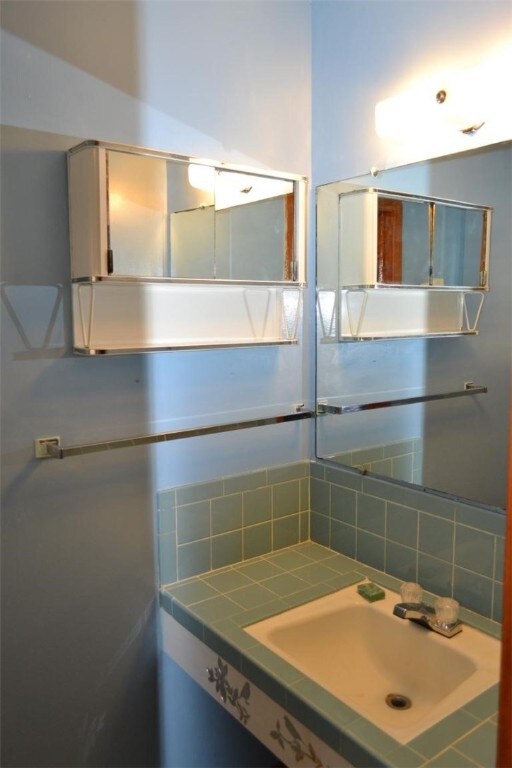 420 Natchez Trace Dr, Harrison, AR 72601 - bathroom with backsplash and vanity