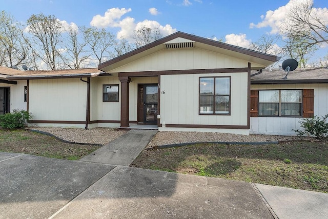 16 Eleanor Ln, Bella Vista, AR 72714 - view of front of house