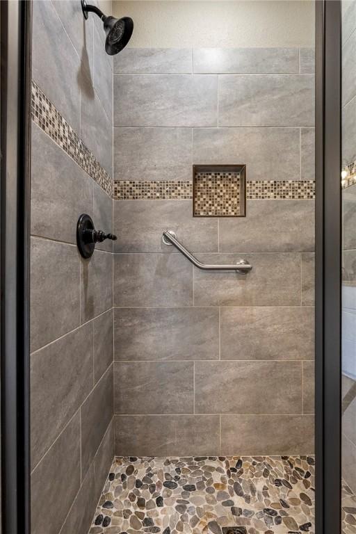 506 Hindman Dr, Prairie Grove, AR 72753 - full bath featuring a stall shower