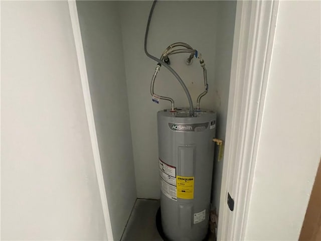 401 Walnut St, Clarksville, AR 72830 - utilities featuring electric water heater