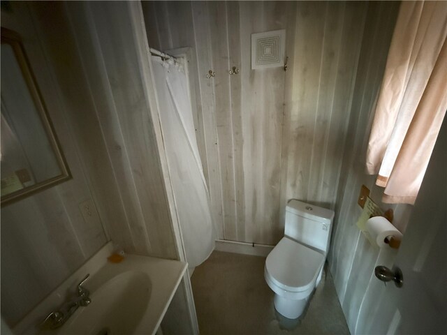 1088 Little Red River Rd, Leslie, AR 72645 - full bath featuring wood walls, toilet, a shower with curtain, and a sink