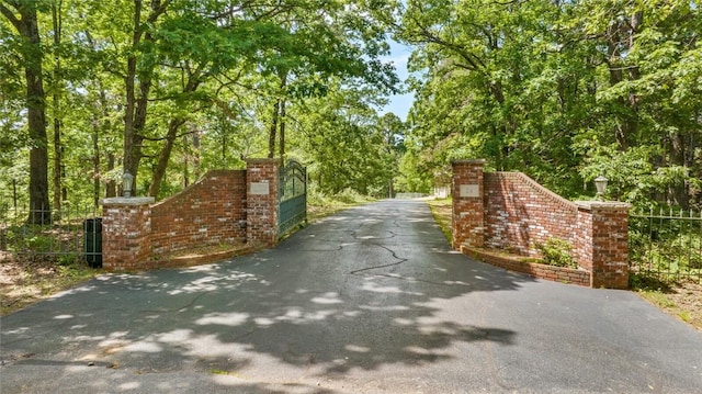 24 Dogwood Rdg, Eureka Springs, AR 72632 - view of gate