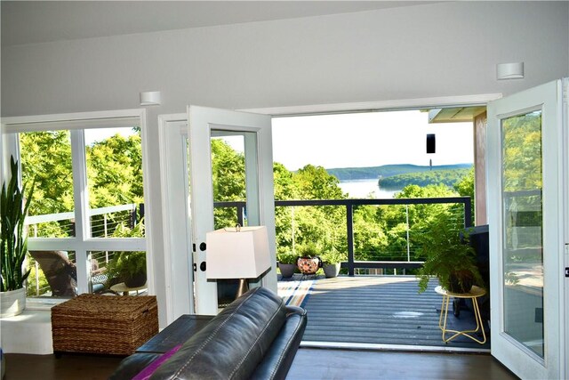 8141 Ward Ln, Rogers, AR 72756 - sunroom with a water view