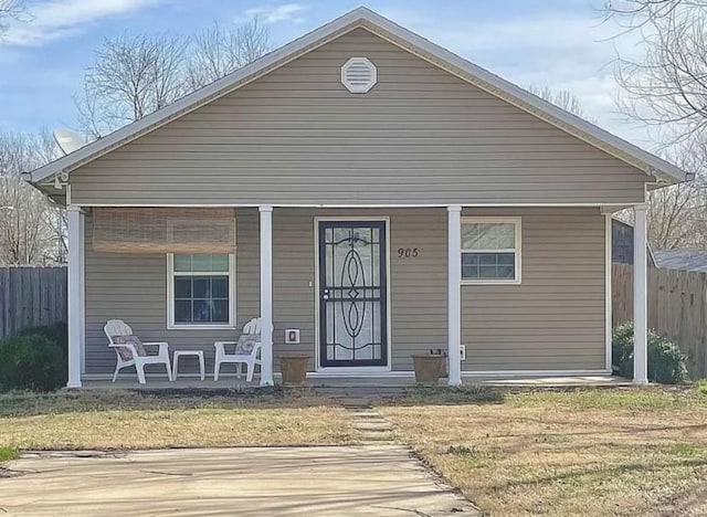 905 Durham Pl, Bentonville, AR 72712 - bungalow-style home featuring a porch
