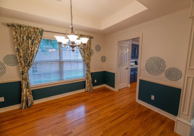 4509 W Highland Knolls Rd, Rogers, AR 72758 - unfurnished room featuring a chandelier, wood finished floors, baseboards, and a tray ceiling