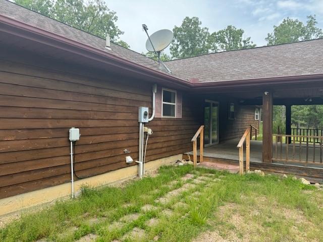 1376 Woods Point Rd, Elizabeth, AR 72531 - view of side of home with a shingled roof