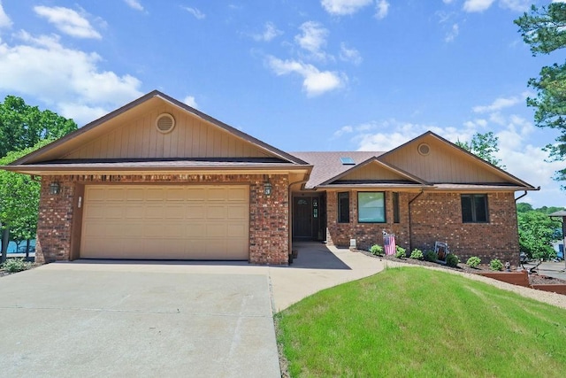 6 Portsmouth Ln, Bella Vista, AR 72715 - single story home featuring brick siding, driveway, an attached garage, and a front lawn