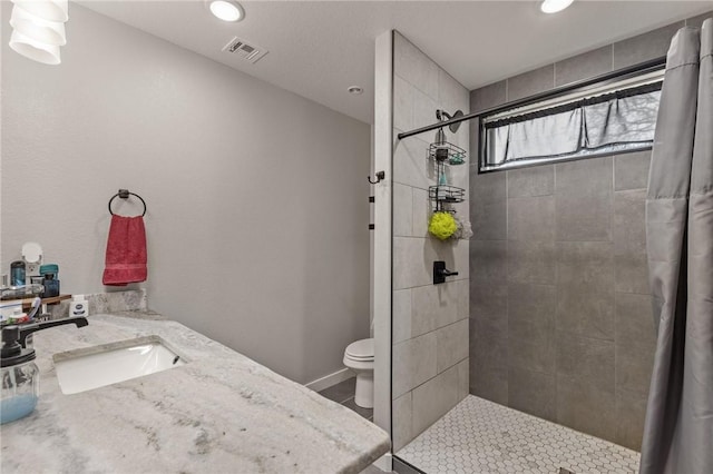 13865 State Highway 116, Colcord, OK 74338 - bathroom featuring a sink, tiled shower, toilet, and recessed lighting