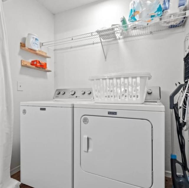 1500 Linwood Cir, Bentonville, AR 72712 - laundry room featuring independent washer and dryer