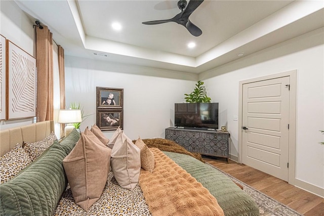 852 Round Top St, Prairie Grove, AR 72753 - living room featuring wood finished floors, a raised ceiling, a ceiling fan, baseboards, and recessed lighting