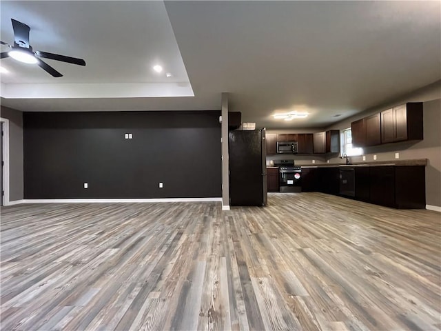 2103 Highland Ct, Dardanelle, AR 72834 - kitchen featuring stainless steel appliances, open floor plan, light wood-style floors, baseboards, and ceiling fan