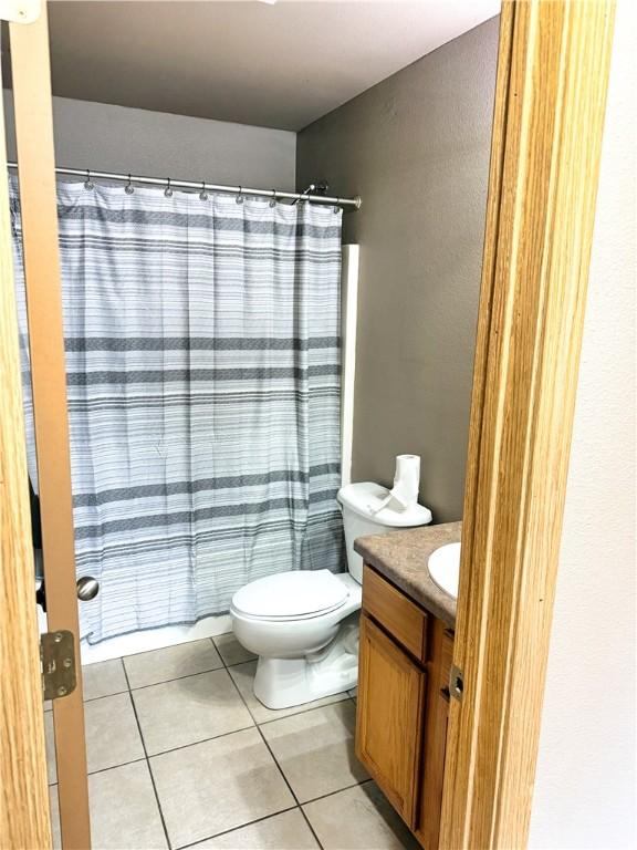 509 SW Persimmon St, Gravette, AR 72736 - full bath featuring tile patterned flooring, toilet, and vanity