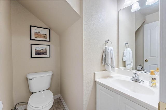 4730 Woodside Ln, Springdale, AR 72762 - half bath featuring toilet, vanity, and vaulted ceiling