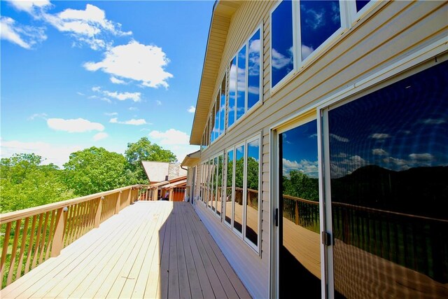 70 Shields Spur, Holiday Island, AR 72631 - view of deck