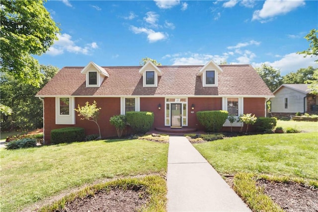 1640 N Boston Pl, Fayetteville, AR 72703 - cape cod home featuring a front yard and roof with shingles
