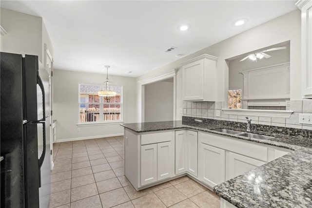 603 Highland Ct, Siloam Springs, AR 72761 - kitchen featuring freestanding refrigerator, a sink, a peninsula, tasteful backsplash, and recessed lighting