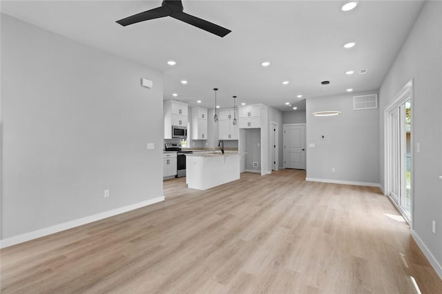 2 Brightling Ln, Bella Vista, AR 72715 - unfurnished living room featuring a ceiling fan, recessed lighting, light wood finished floors, baseboards, and a sink