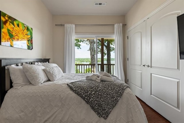 15100 Railroad Cut Rd, Rogers, AR 72756 - bedroom with access to exterior, dark wood-style flooring, and a closet