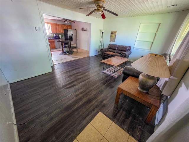 316 Napier Ave, Fayetteville, AR 72701 - living area featuring light wood finished floors, a ceiling fan, and built in features