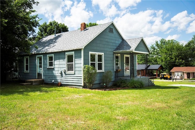 1000 Wilson Ave, Harrison, AR 72601 - bungalow-style house with a shingled roof, a chimney, and a front yard