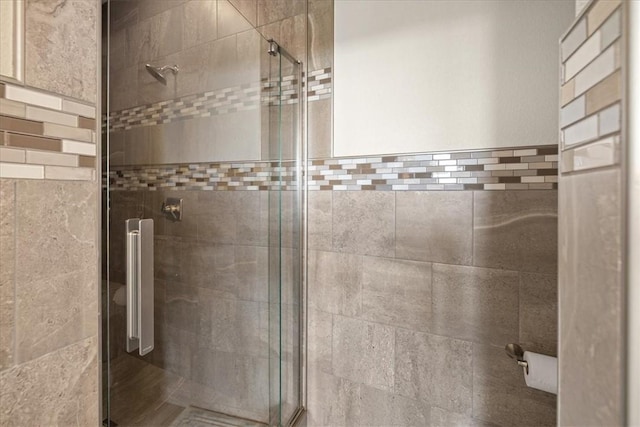 1699 E Bowen Blvd, Fayetteville, AR 72703 - bathroom with a shower stall