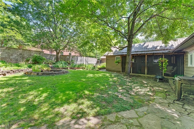 324 E Sutton St, Fayetteville, AR 72701 - view of yard with a sunroom