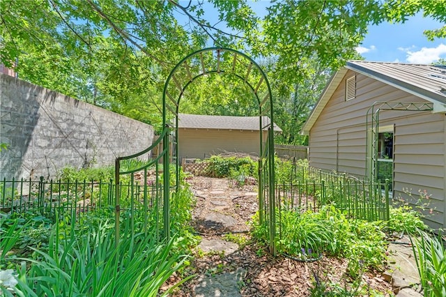 324 E Sutton St, Fayetteville, AR 72701 - view of yard