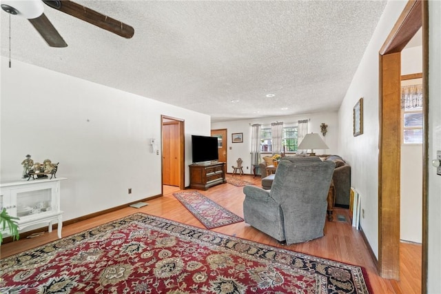 7 Ipswich Dr, Bella Vista, AR 72714 - living area featuring a textured ceiling, wood finished floors, and ceiling fan