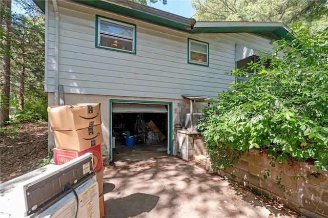 7 Ipswich Dr, Bella Vista, AR 72714 - view of side of home featuring an attached garage and concrete driveway