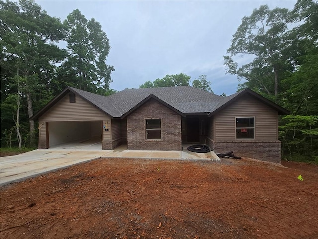 7 Julletta Cir, Bella Vista, AR 72715 - ranch-style house with driveway, an attached garage, brick siding, and a shingled roof