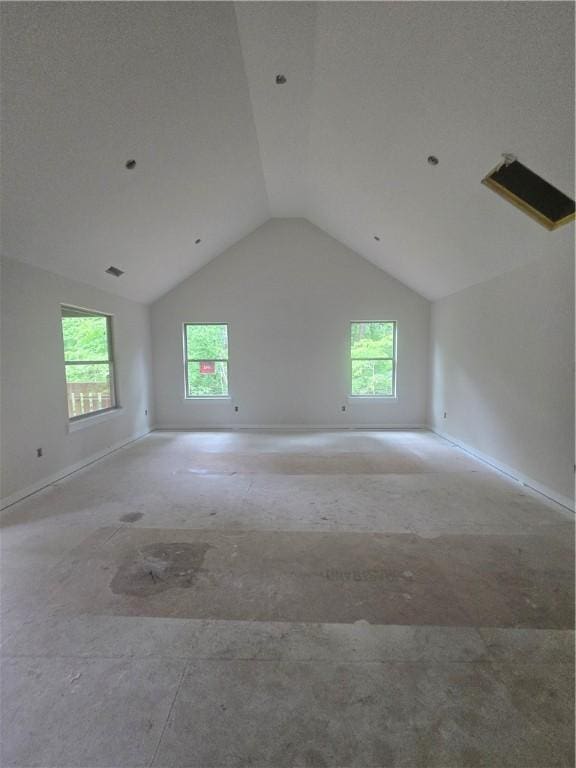7 Julletta Cir, Bella Vista, AR 72715 - spare room featuring vaulted ceiling and baseboards
