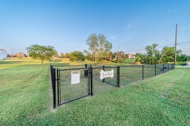 837 NE Heights Ln, Bentonville, AR 72712 - view of yard with a gate