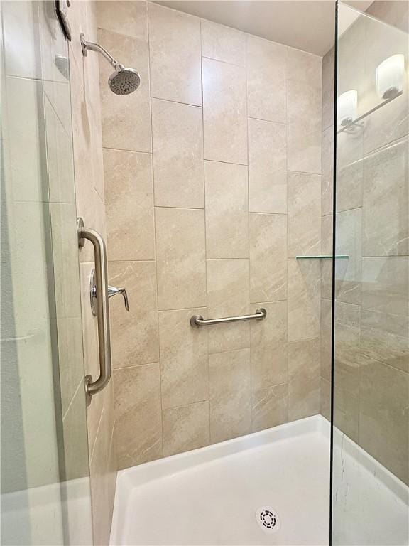 837 NE Heights Ln, Bentonville, AR 72712 - full bathroom with tiled shower