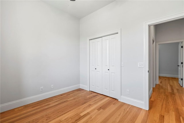15071 Crossover Rd, Gravette, AR 72736 - unfurnished bedroom featuring light wood-style flooring, baseboards, and a closet