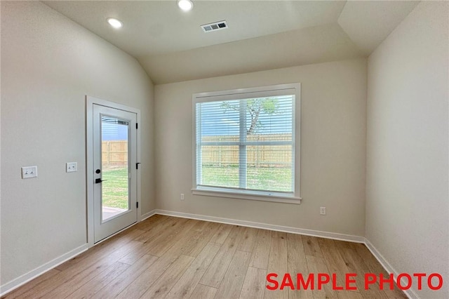 5902 SW Desert Ave, Bentonville, AR 72713 - unfurnished room featuring plenty of natural light, light wood-style flooring, lofted ceiling, baseboards, and recessed lighting