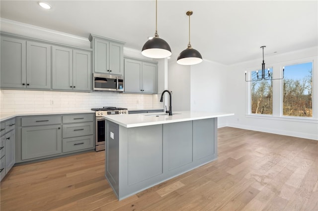 10 Rushden Ln, Bella Vista, AR 72714 - kitchen with gray cabinets, appliances with stainless steel finishes, a sink, ornamental molding, and decorative backsplash